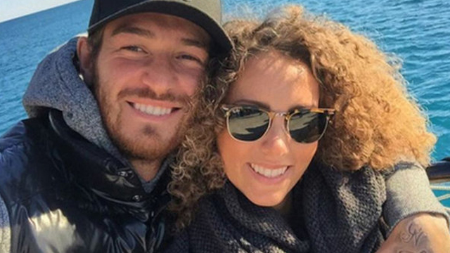 Evli futbolcu Ömer Şişmanoğlu başka bir kadınla el ele