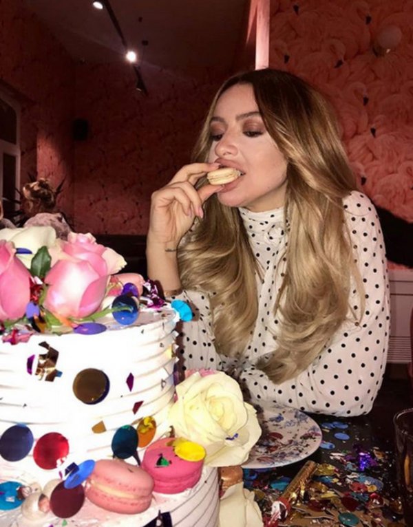 Hadise'den doğum gününde esprili paylaşımlar