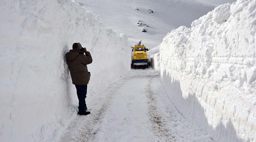 2 bin rakımlı yaylada kar manzarası
