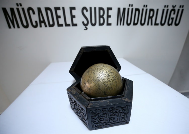 1 milyon dolara satacaktı... Osmanlı dönemine ait "gökküre" Ankara'da ele geçirildi