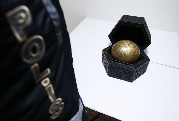 1 milyon dolara satacaktı... Osmanlı dönemine ait "gökküre" Ankara'da ele geçirildi