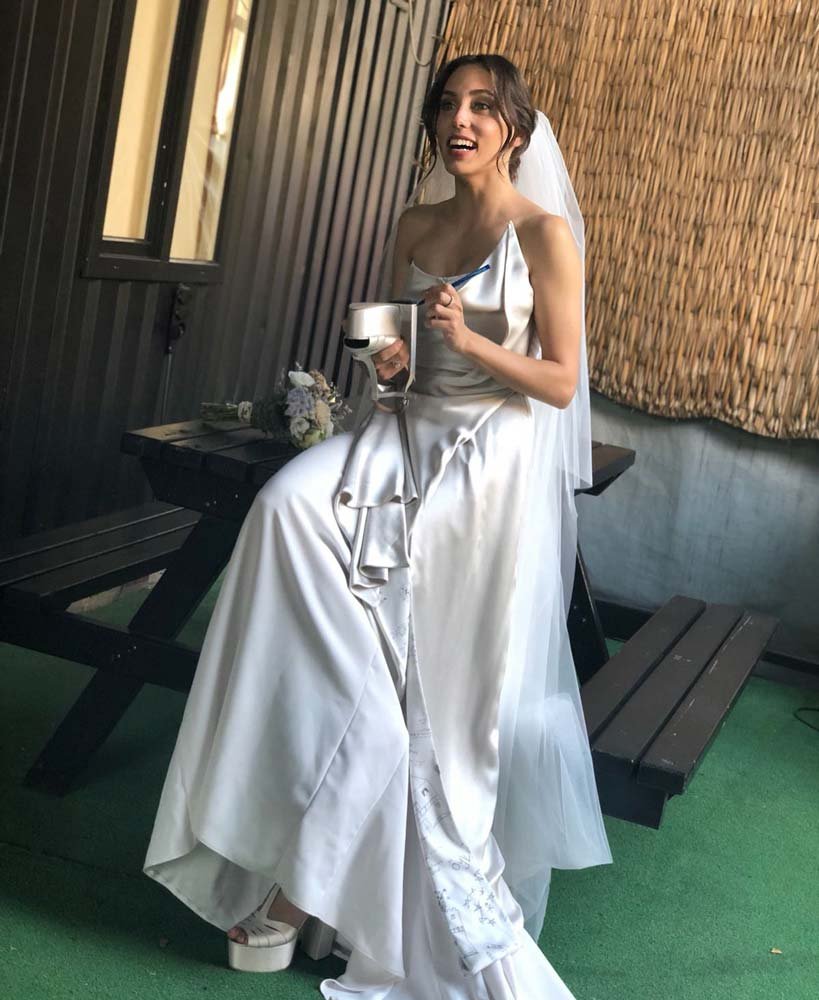 Can Bonomo ile evlenen Öykü Karayel'in gelinliğinin detayları paylaşıldı