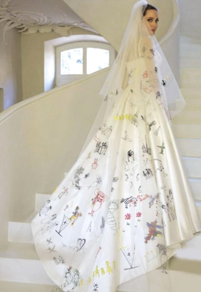 Can Bonomo ile evlenen Öykü Karayel'in gelinliğinin detayları paylaşıldı