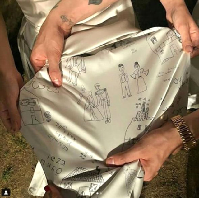 Can Bonomo ile evlenen Öykü Karayel'in gelinliğinin detayları paylaşıldı