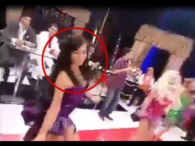 Demet Özdemir'in Flash Tv dans videosu olay oldu