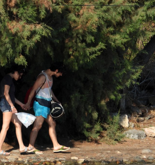 Gonca Vuslateri, sevgilisiyle öpüşürken yakalandı