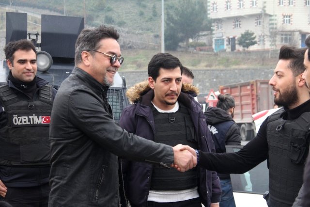 Asayiş uygulamasına takılan Beyazıt Öztürk, polislere övgü dolu sözler söyledi