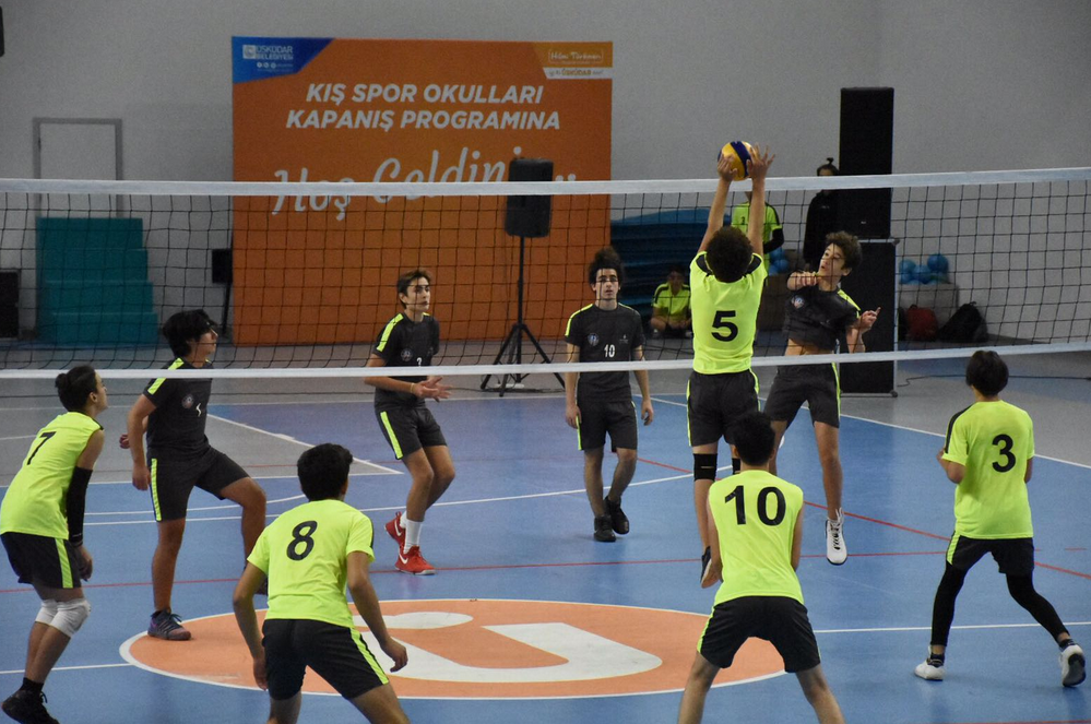 Üsküdar Belediyesi'nin düzenlediği Liselerarası Voleybol Turnuvası'nın şampiyonu belli oldu