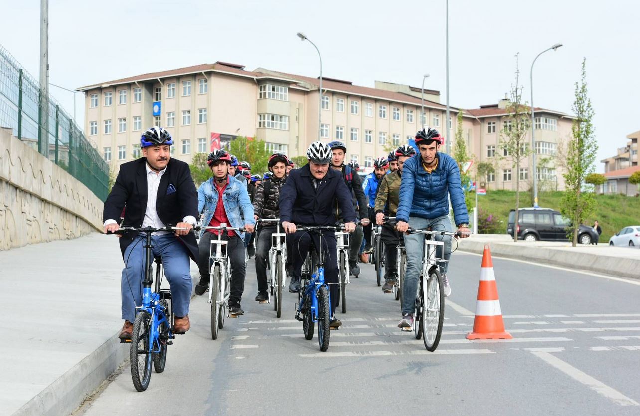 Kenan Şahin Öğrencilerle Buluşmaya Bisikletle Gitti