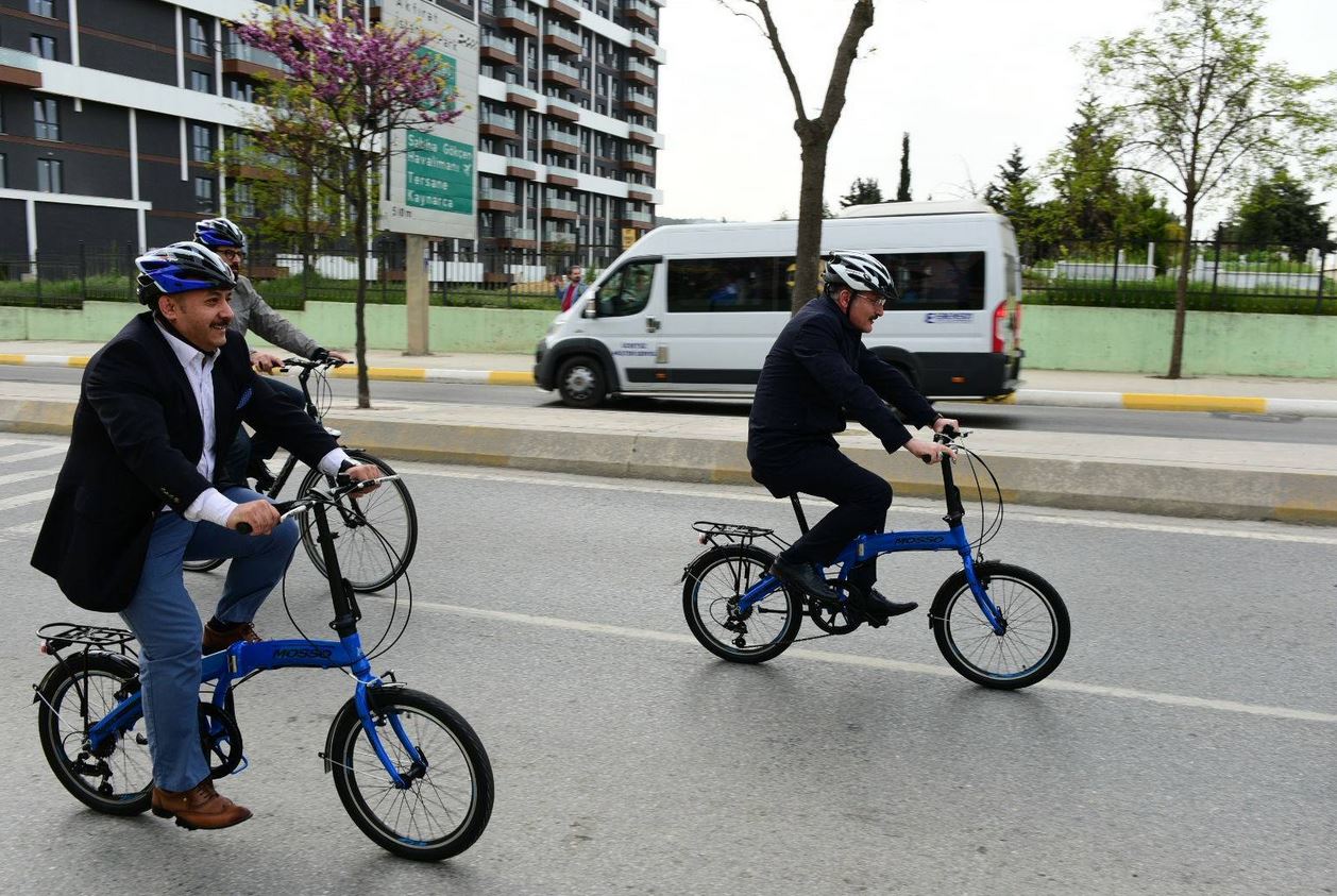 Kenan Şahin Öğrencilerle Buluşmaya Bisikletle Gitti