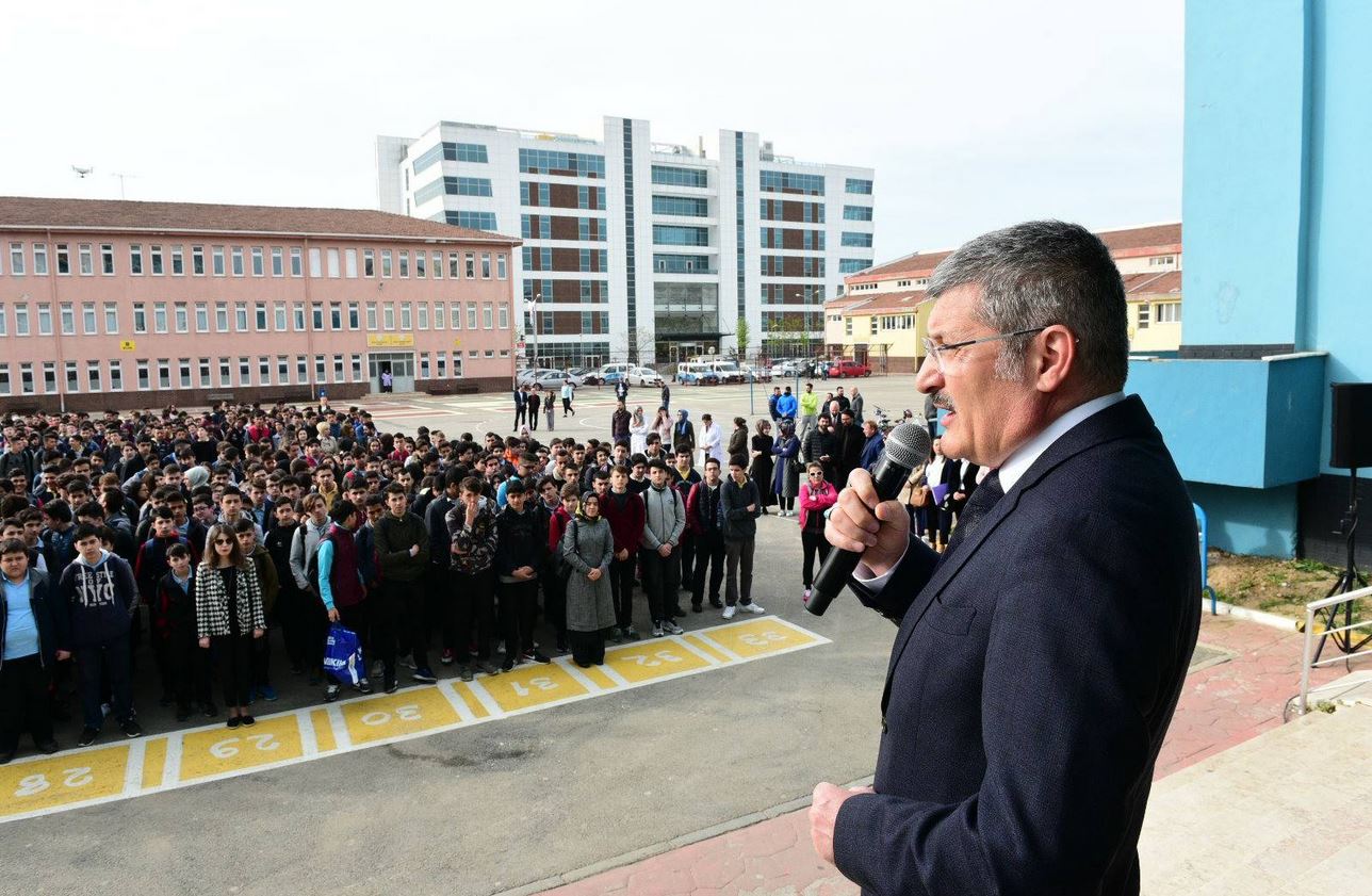 Kenan Şahin Öğrencilerle Buluşmaya Bisikletle Gitti