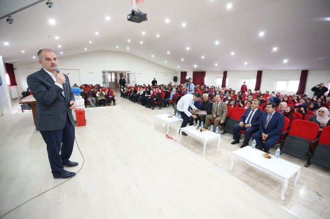 Başkan Gürlesin, öğrencilere geri dönüşümün önemini anlattı
