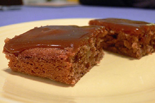 Pekmez soslu kek nasıl yapılır? Gelinim Mutfak'ta Pekmez soslu kek tarifi