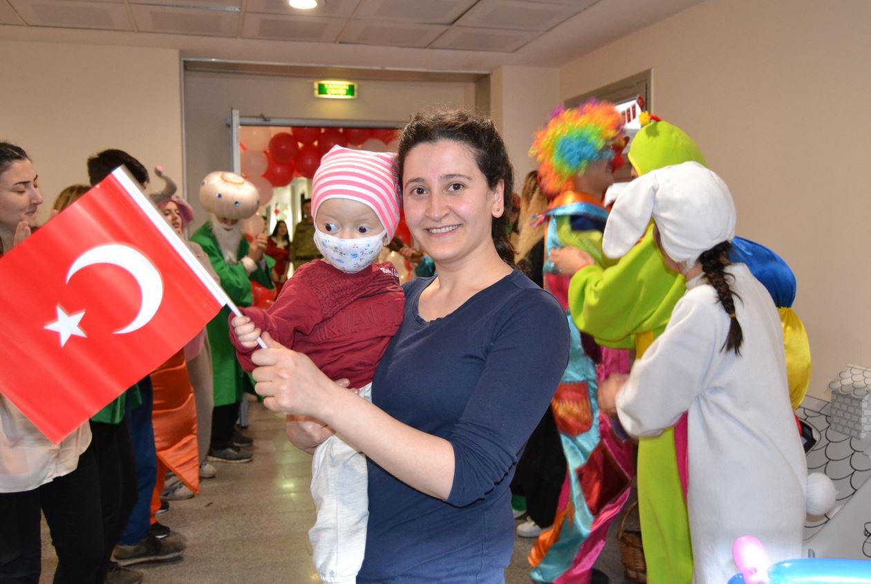 Pendik'te tedavi gören çocuklar hastalıklarını unuttu