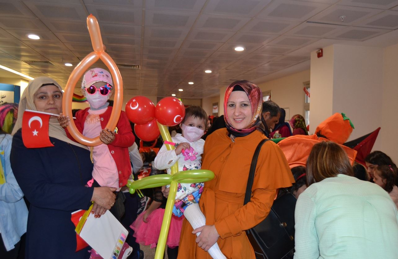 Pendik'te tedavi gören çocuklar hastalıklarını unuttu