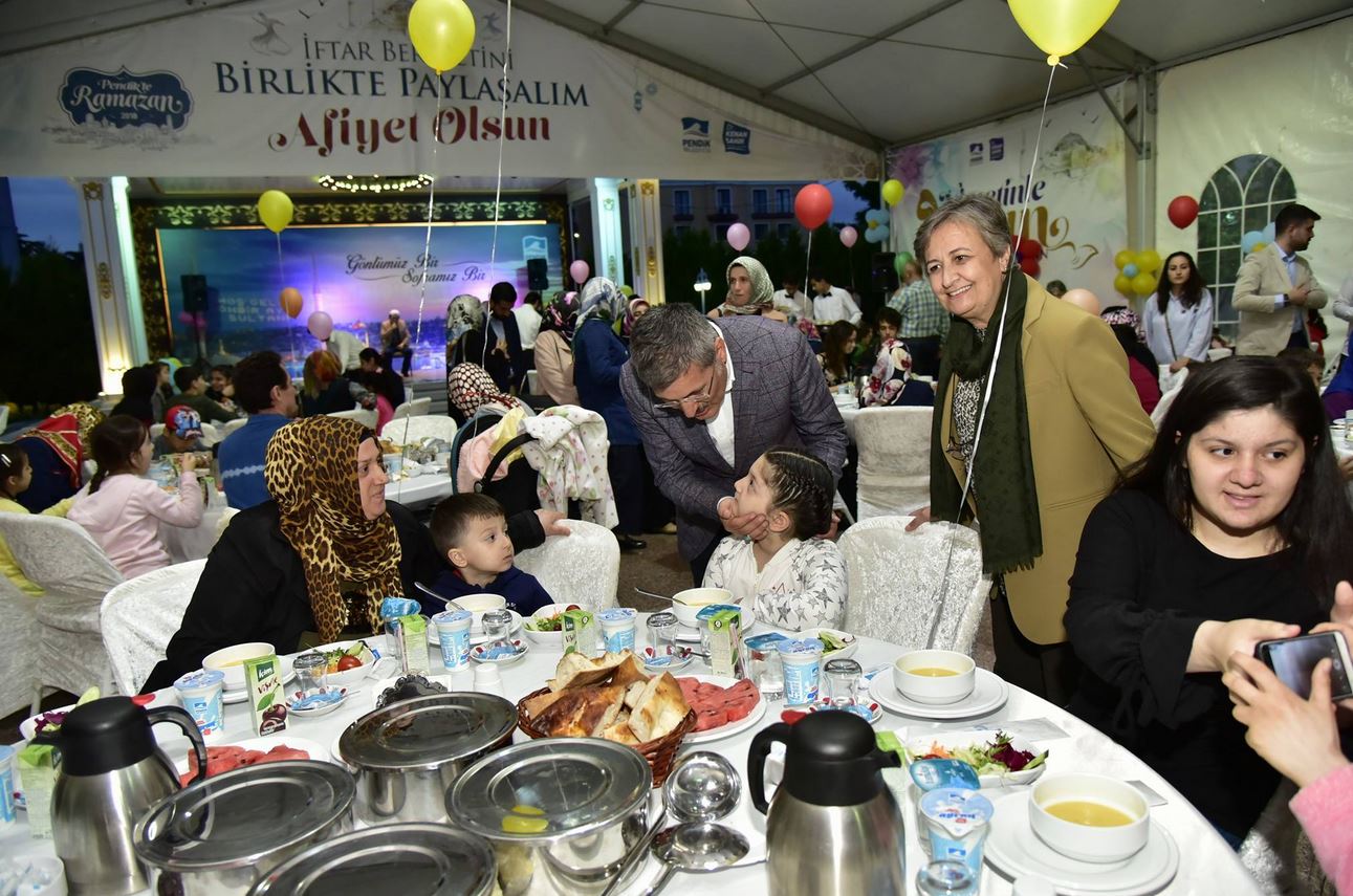 Pendik'te çocuklar için iftar vakti