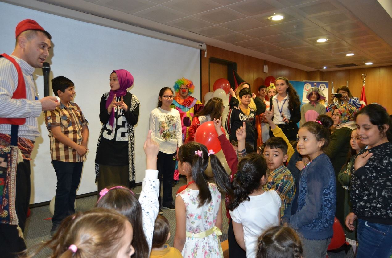 Pendik'te tedavi gören çocuklar hastalıklarını unuttu