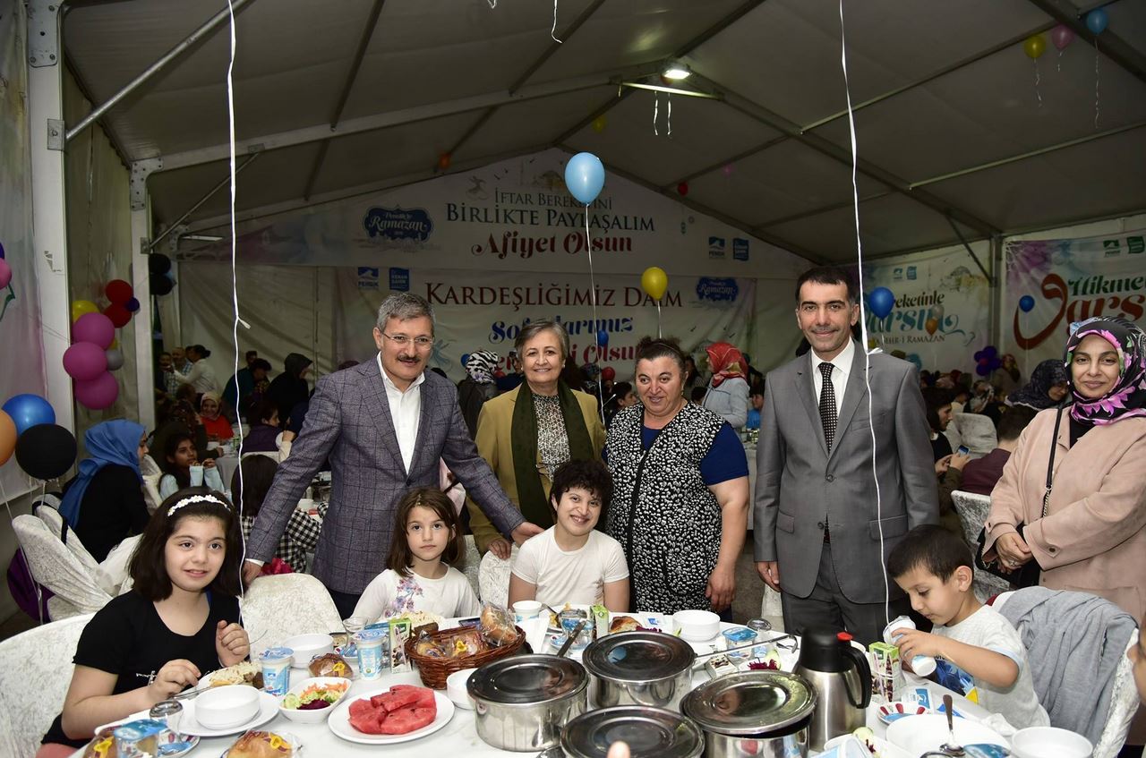 Pendik'te çocuklar için iftar vakti