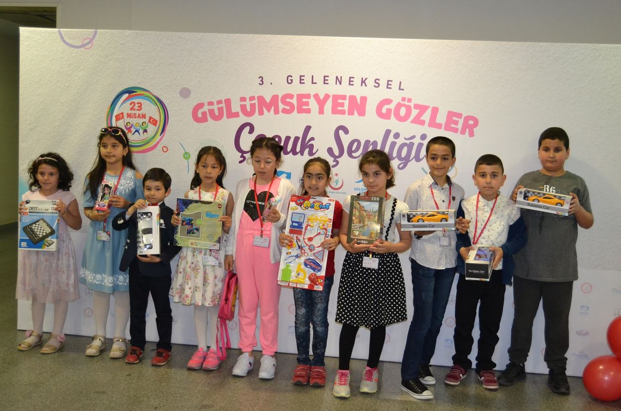 Pendik'te tedavi gören çocuklar hastalıklarını unuttu