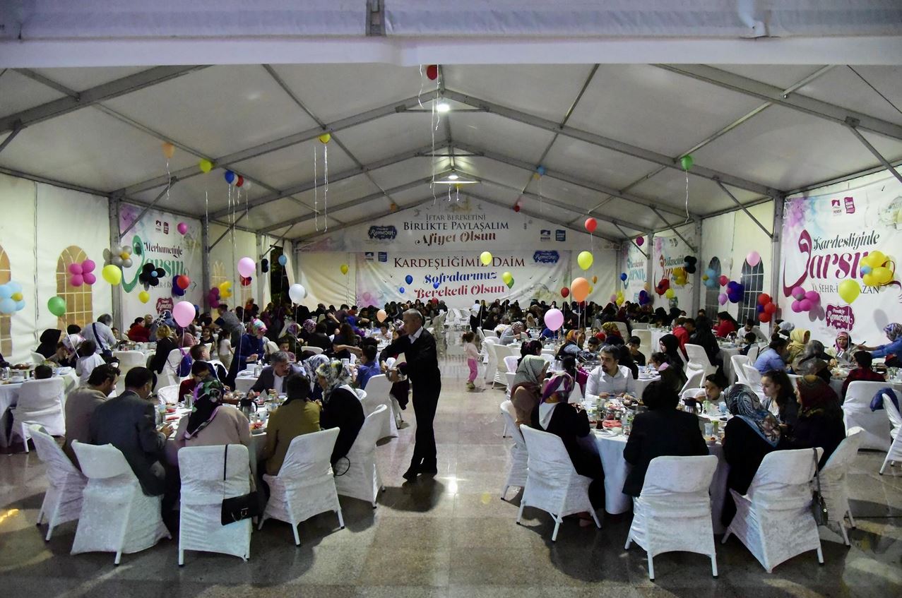 Pendik'te çocuklar için iftar vakti