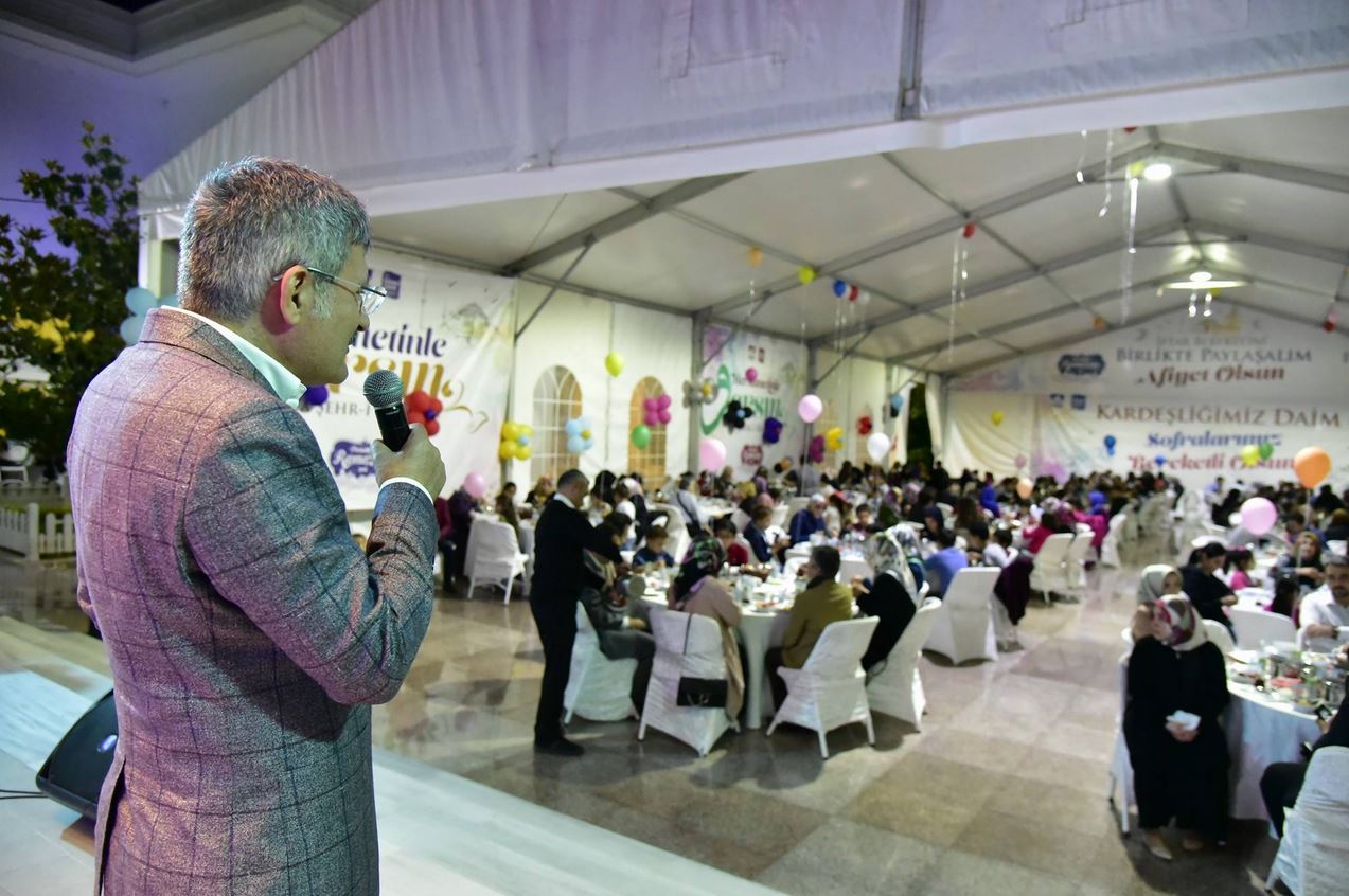 Pendik'te çocuklar için iftar vakti