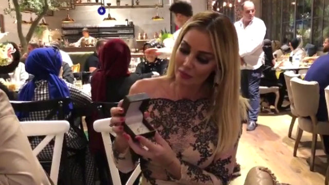 Petek Dinçöz kimdir, kaç yaşındadır? Hayranları doğum gününde tek taş aldı