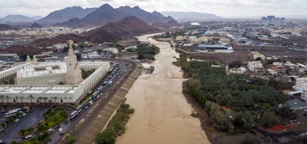 Suudi Arabistan'da sel felaketi! Çok sayıda ölü var