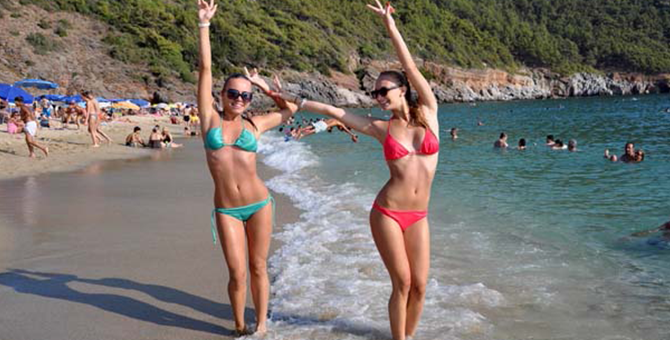 Antalya'daki otellerde bayram yoğunluğu