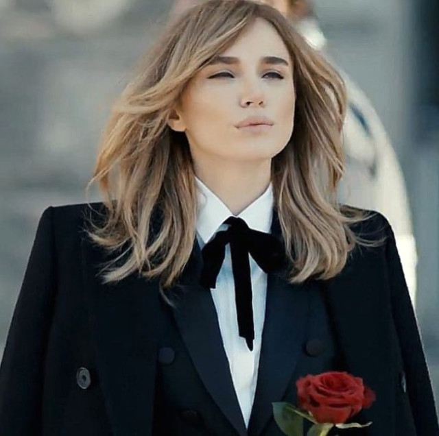 Şarkıcı Gülşen'in Ordu konserinde çorap krizi " Şuursuz sunucu"