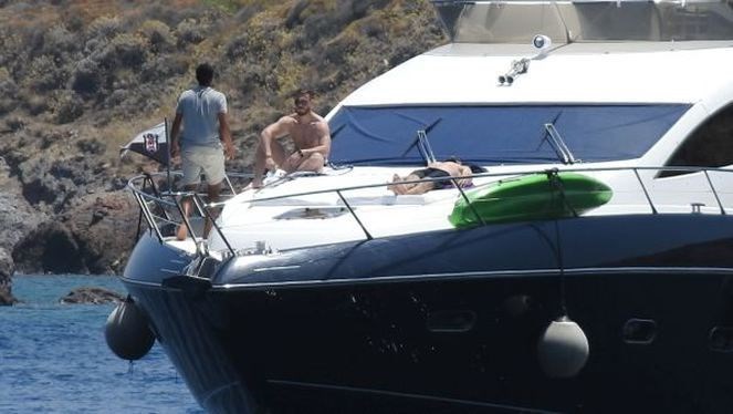 Kerem Bursin pina midyesi bulmak için dalış yaptı