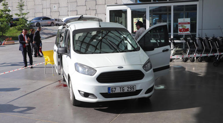 Şoförünün kullandığı araçta başına tabancayla ateş etti!