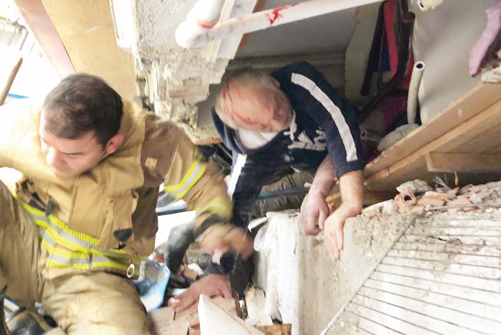 Kartal'daki çöken binada zemin katın kolonları kesilmiş!