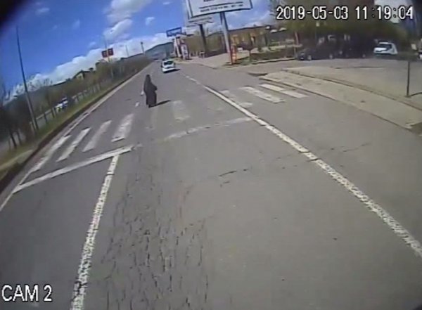 Bingöl'de halk otobüsü refüje çıkarak kaza çaptı