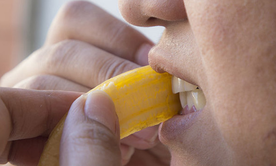 Muz kabuğunun faydaları nelerdir? Muz kabuğu dişleri beyazlatır mı?