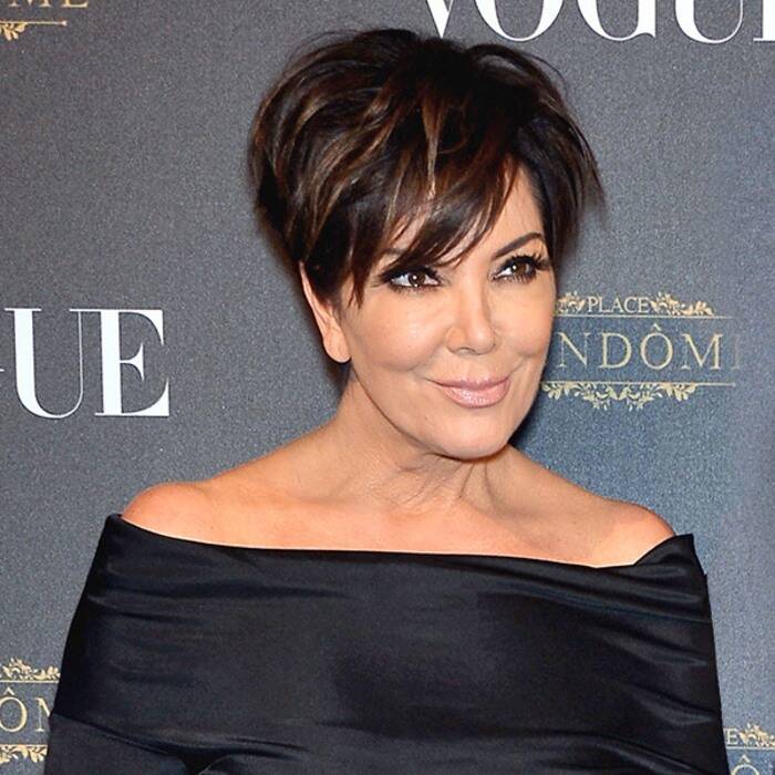 64 yaşındaki Kris Jenner düzgün fiziği ile kızlarına taş çıkarttı