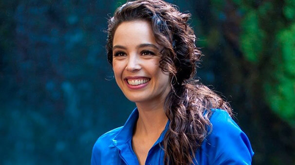 Azra Akın kimdir? Aslen nereli ve kaç yaşında?