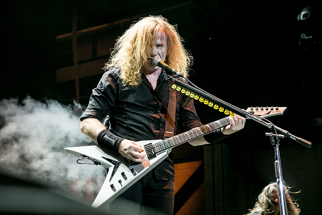 Efsane müzik grubu Megadeth solisti Dave Mustaine gırtlak kanseri oldu!
