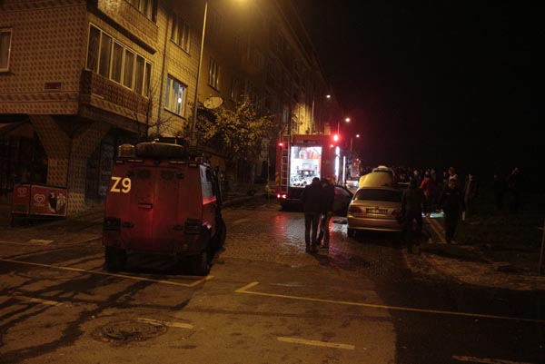 Sultangazi'de sabaha karşı kundaklama şoku! Mahalle ayağa kalktı!
