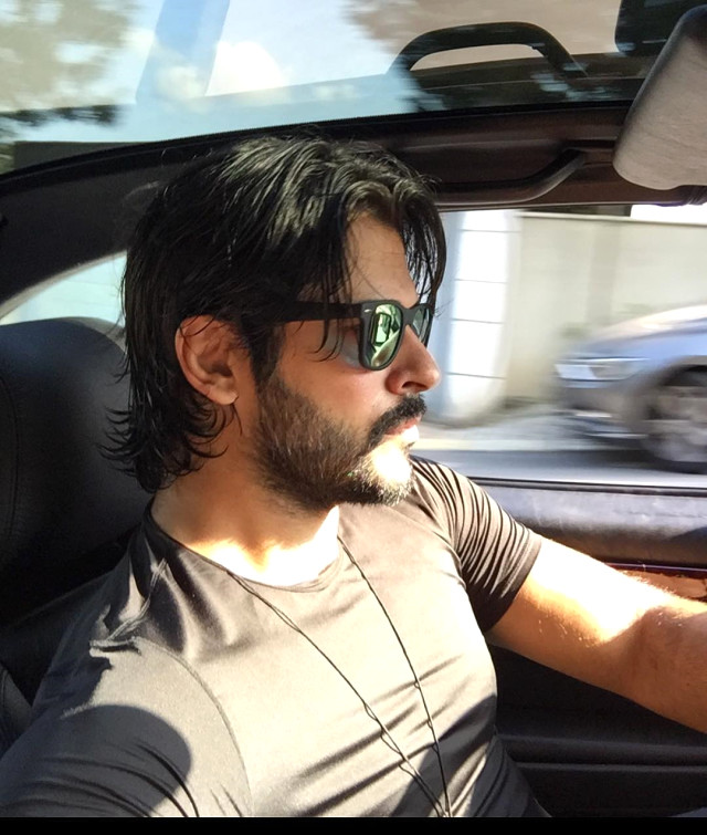 Burak Özçivit'in yeni imajı İsmail YK'ya benzetildi