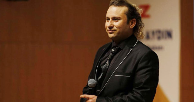 Sanat camiasının felaket tellalı Onur Akay'ın babası vefat etti!