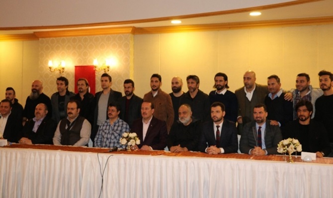 Eski futbolcular ve sanatçılardan Mehmetçiklere moral