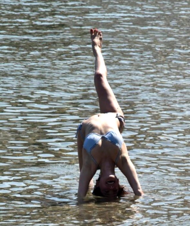 Şarkıcı Elif Kaya amuda kalktı