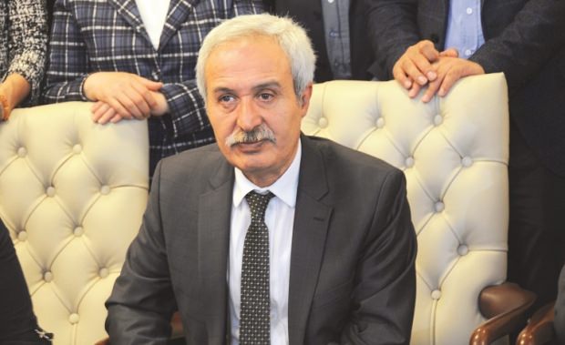 Belediyede PKK yazıları! Karargaha çevirdiler