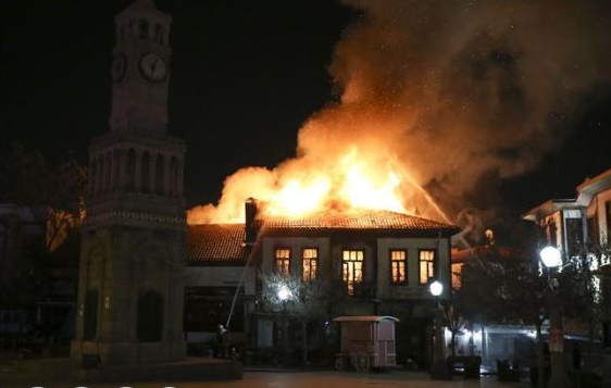 Ankara'da tarihi Hamamönü'nde yangın