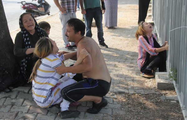 Adana'da sulama kanalında boğulan çocuğun ailesi sinir krizi geçirdi