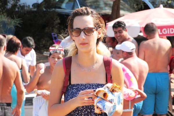 Hayırsever işadamı Bodrum'da lahmacun dağıttı