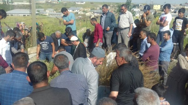 Minik Leyla son yolculuğuna uğurlandı