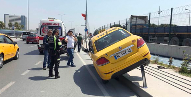 Uyuşturucu Krizine Giren Taksici Trafiği Birbirine Kattı