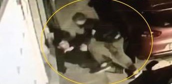 Köpeğe tecavüz etmek istedi, mahalleli tekme tokat dövdü