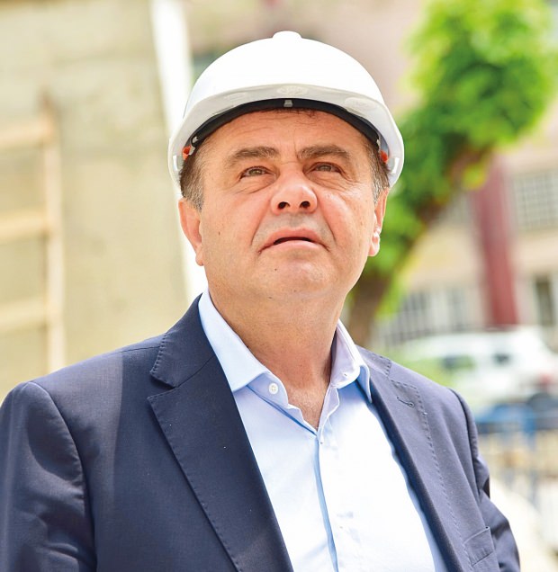 CHP'li belediye başkanından büyük skandal! Evini belediye işçilerine yaptırdı